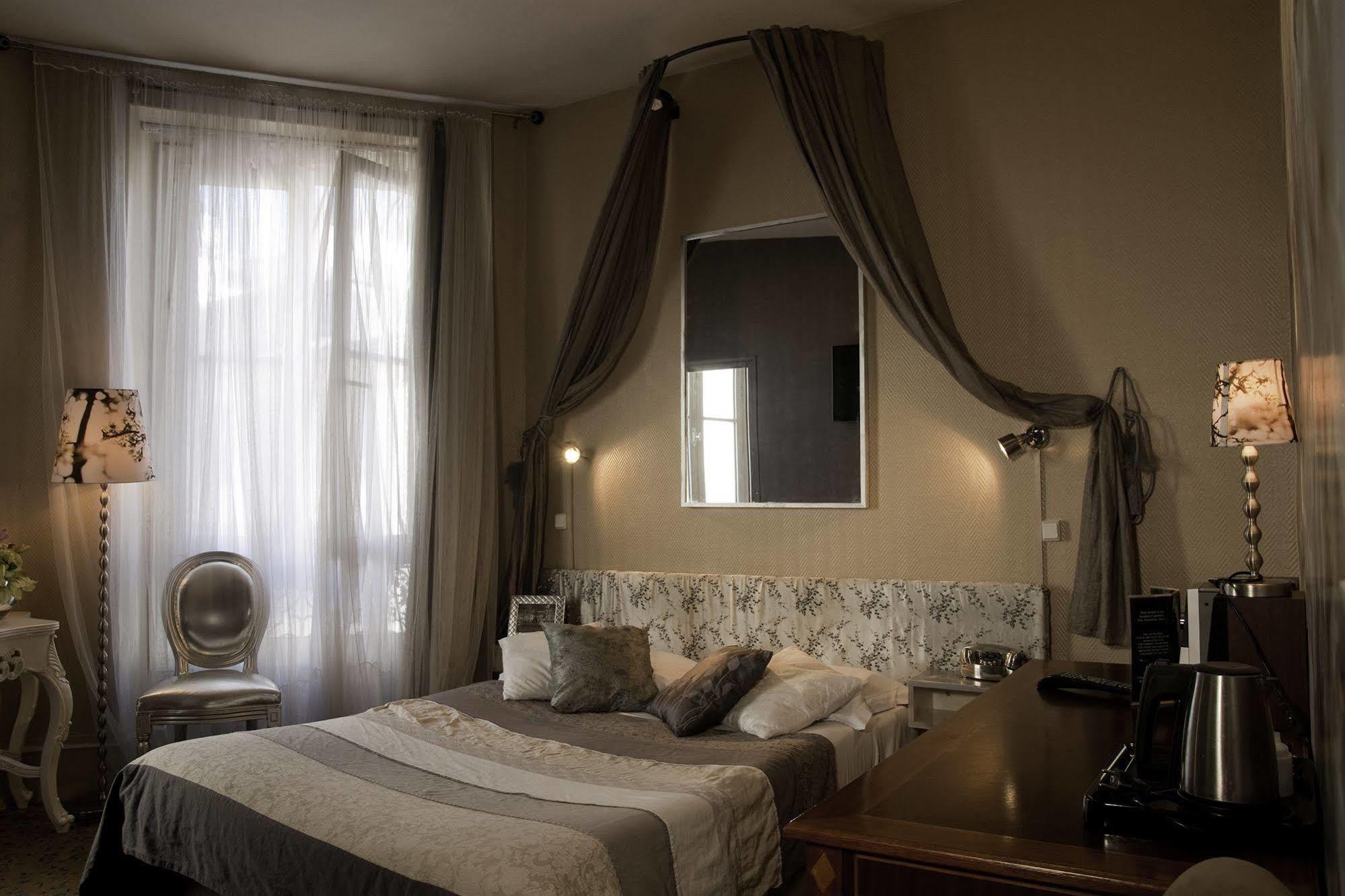 Petit Saint-honore Hotel 2*