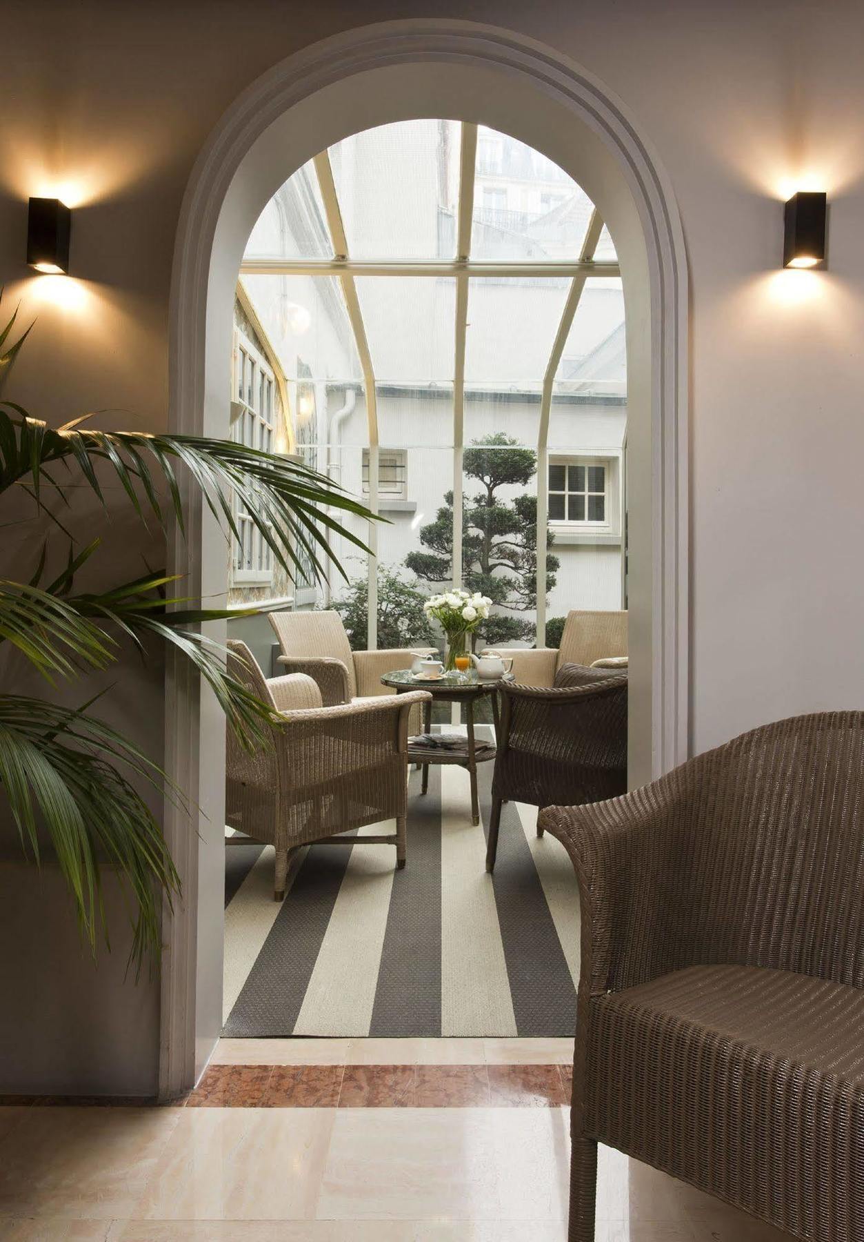 Passy Eiffel Hotel 3*