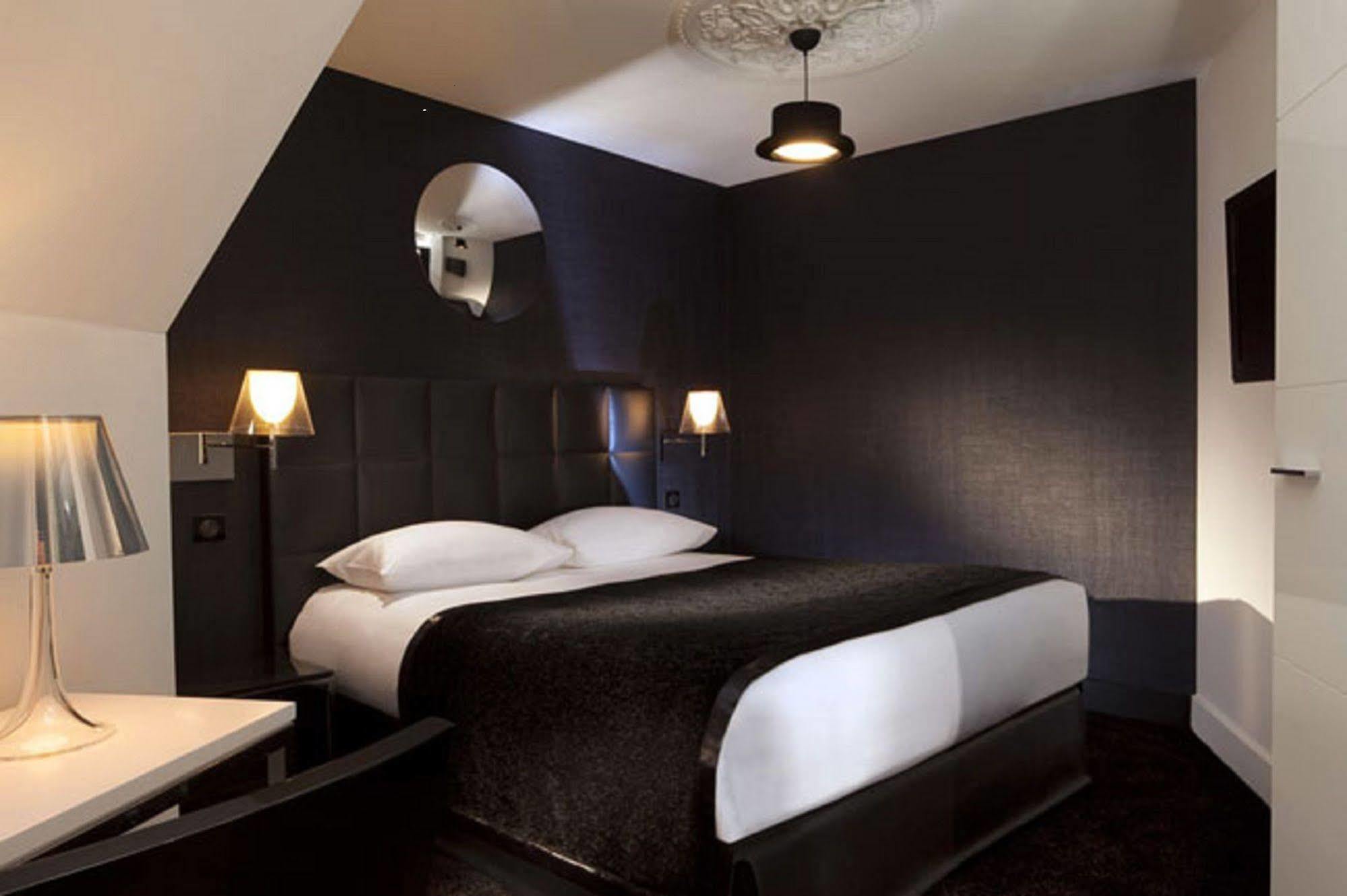 Hotel First Tour Eiffel 4*