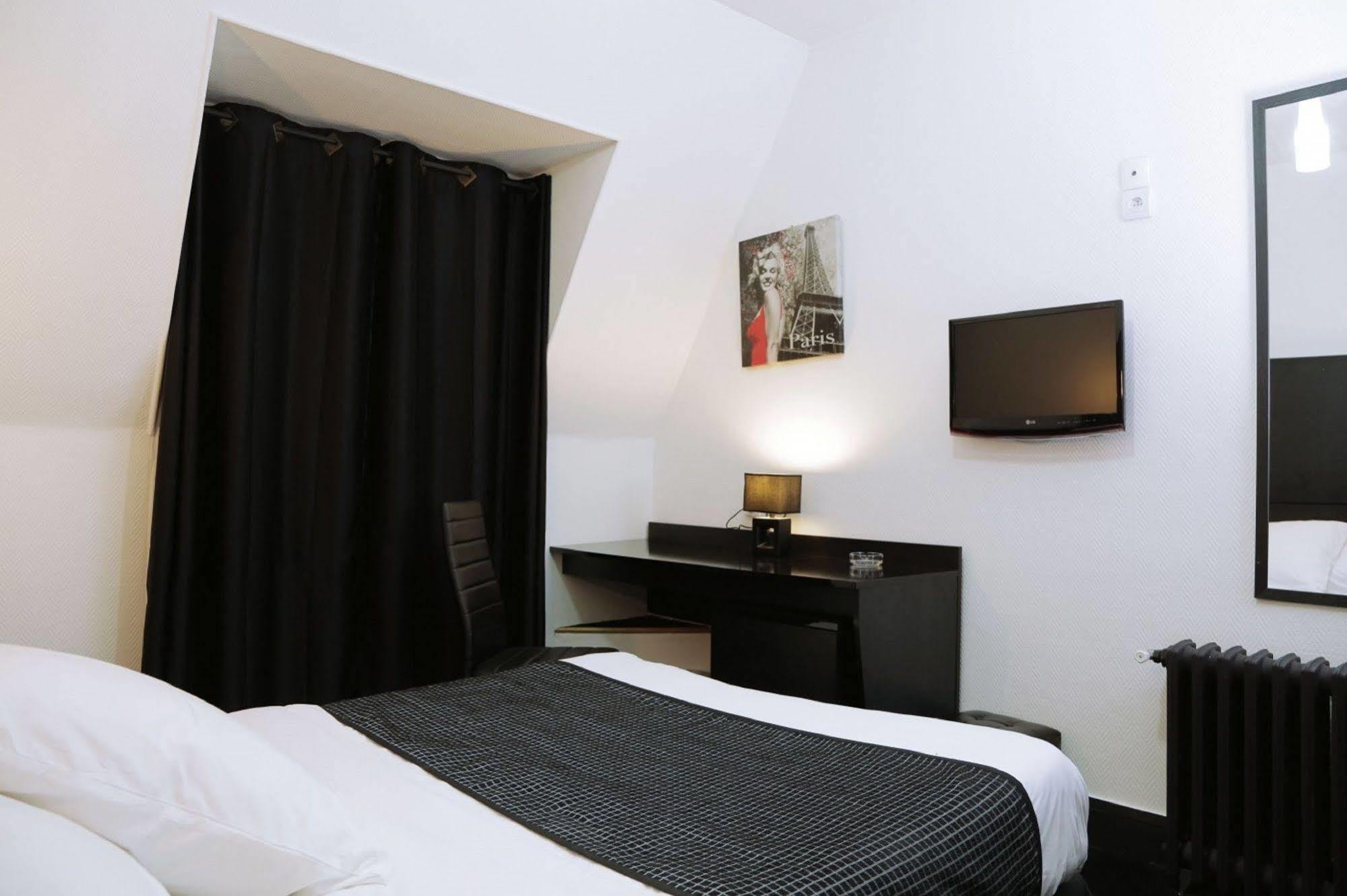 De L'exposition - Republique Hotel 3*