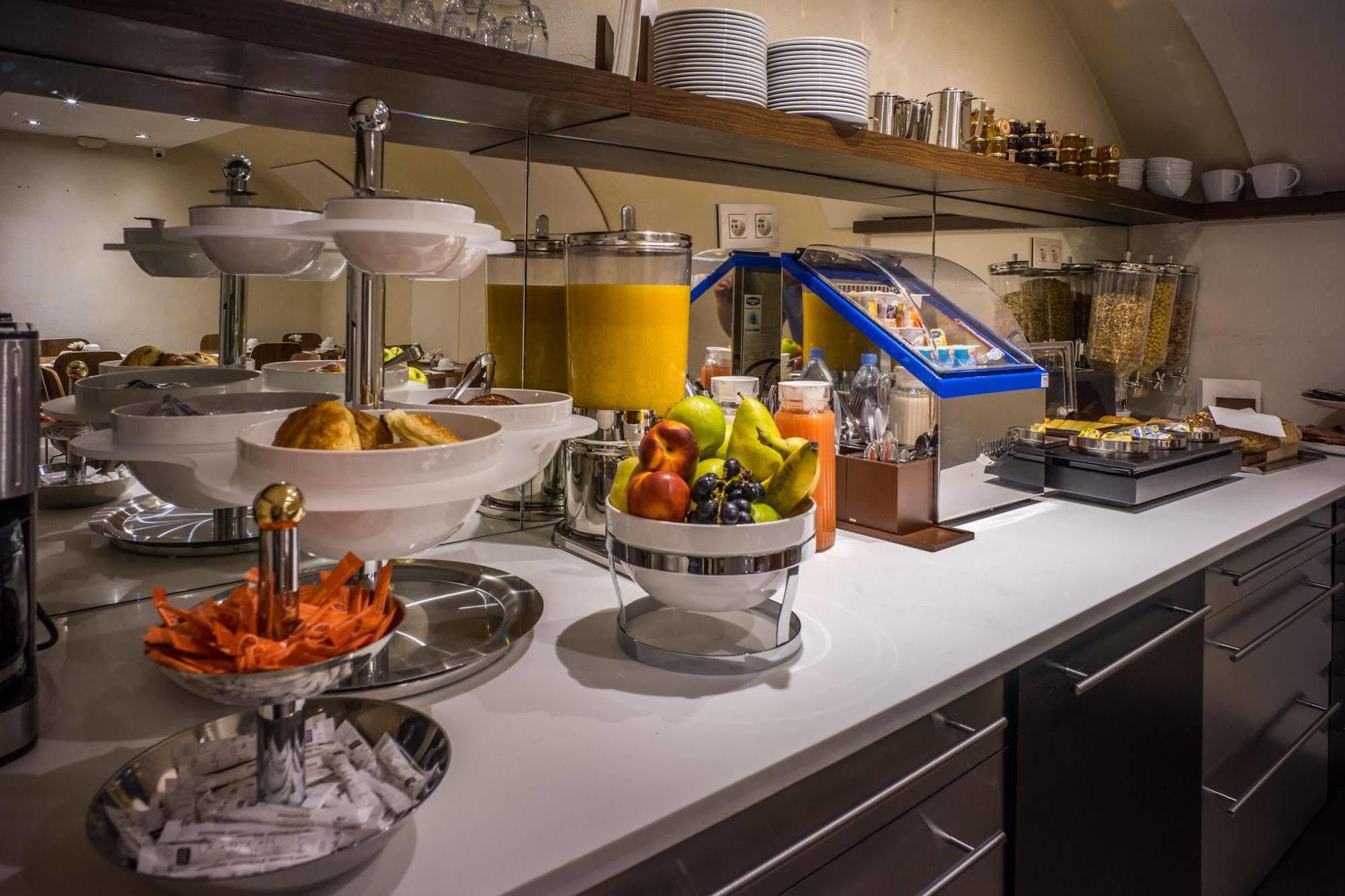 Art Batignolles Hotel 3*