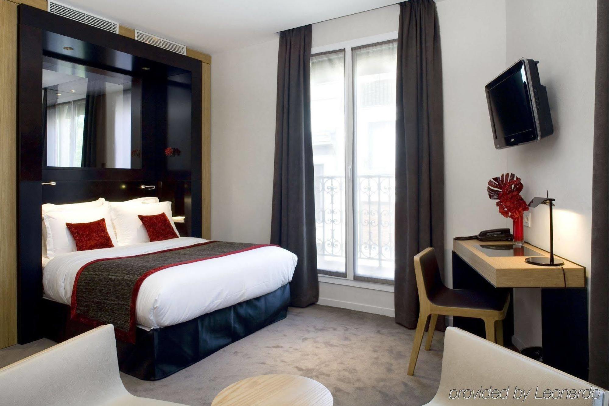 Hotel Marceau Champs-elysées 3*