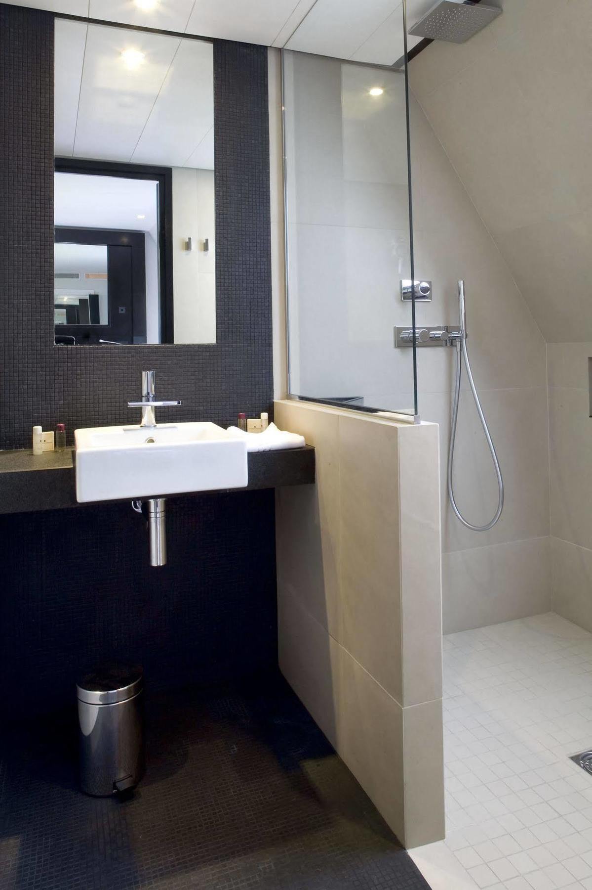 Hotel Marceau Champs-elysées Paris