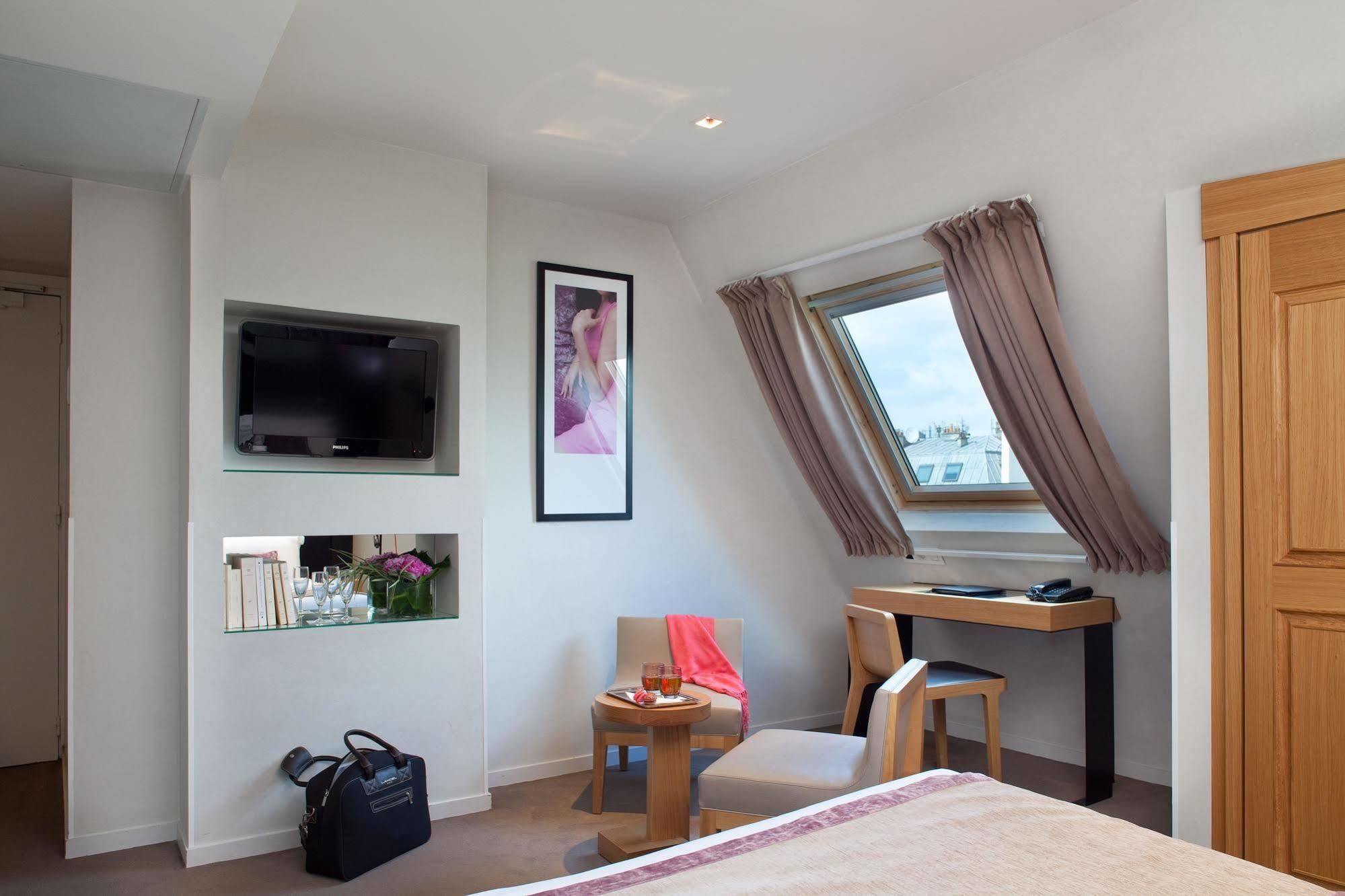Hotel Marceau Champs-elysees 3*