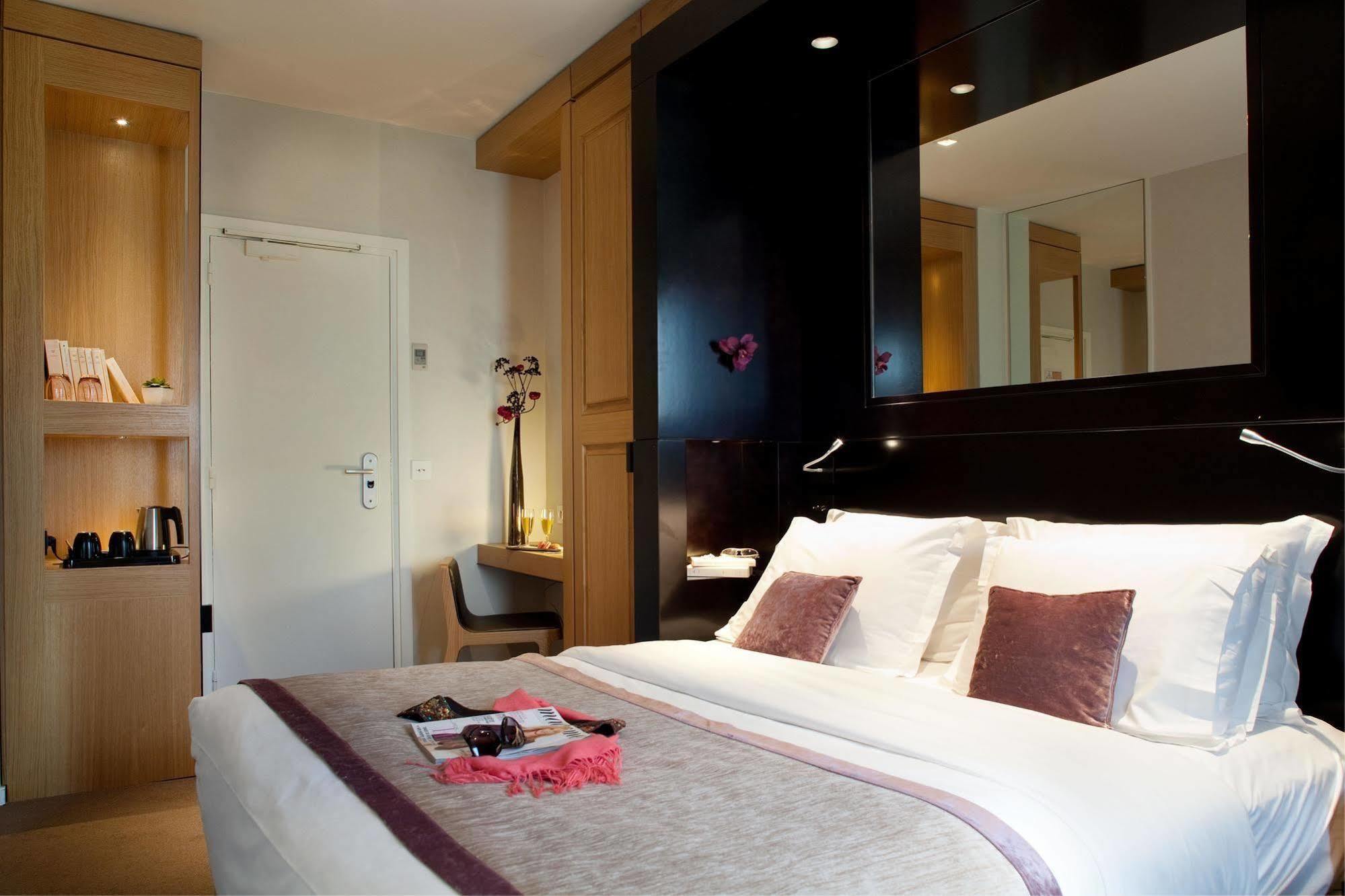 Hotel Marceau Champs-elysées Paris