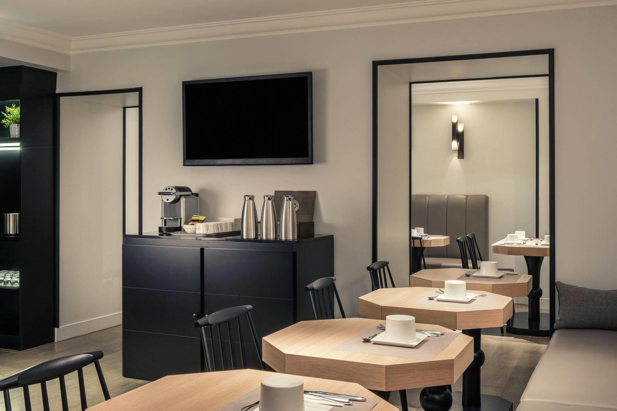 Mercure Arc De Triomphe Wagram Hotel 4*