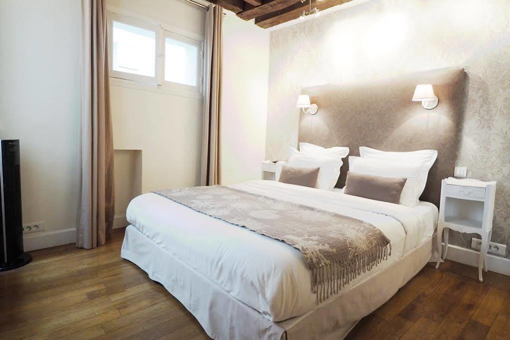 Louvre Parisian Chicsuites