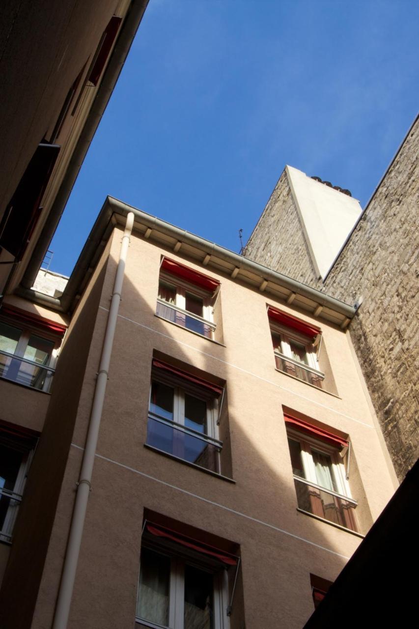 Internationale Des Jeunes Hostel