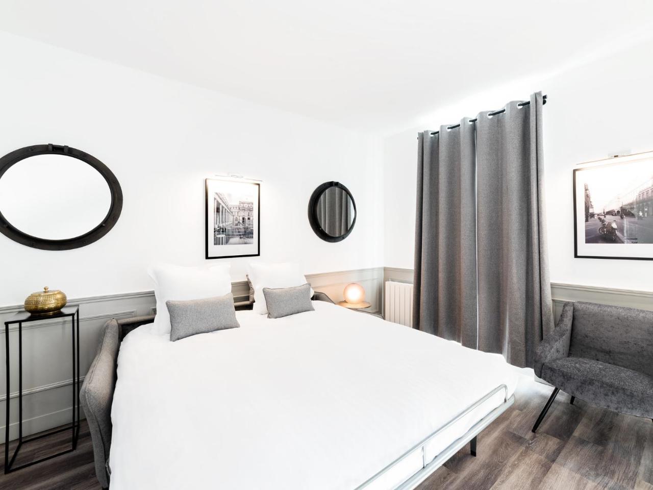 Livinparis - Luxury 3 & 4 Bedrooms Montmartre I Apartment *