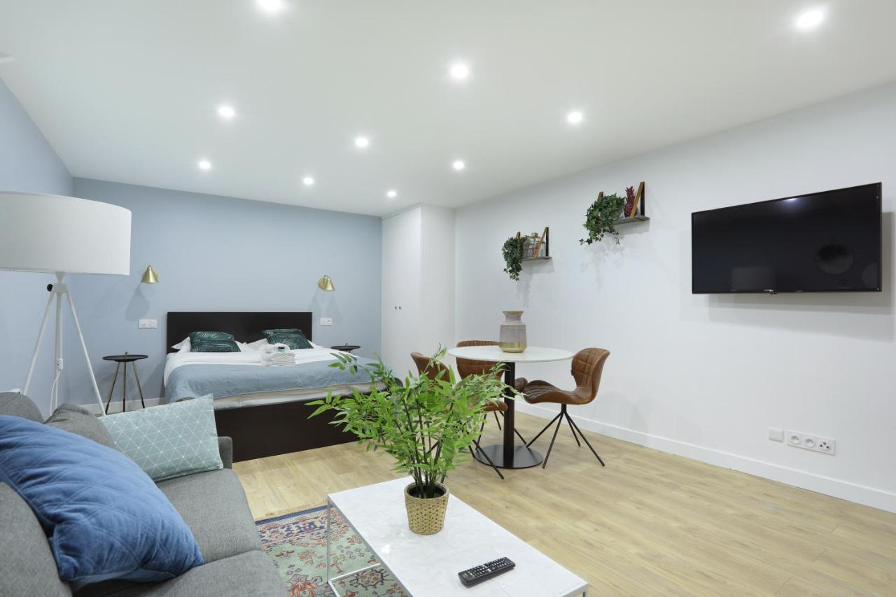 Rent A - Caire, Montorgueil *