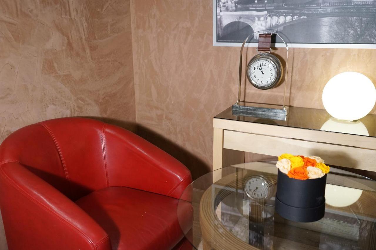 Pierre Nicole Hotel Paris