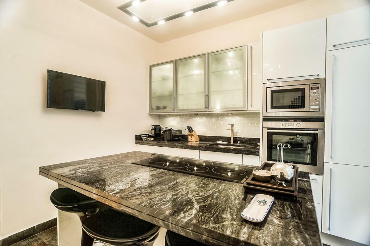 Rue Arsene Houssaye In Appartement Paris