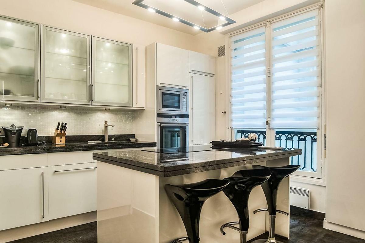 Rue Arsene Houssaye In Appartement Paris