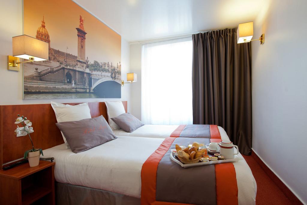 Alyss Saphir Cambronne Eiffel Hotel 3*