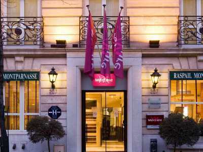 Mercure Montparnasse Raspail Hotel