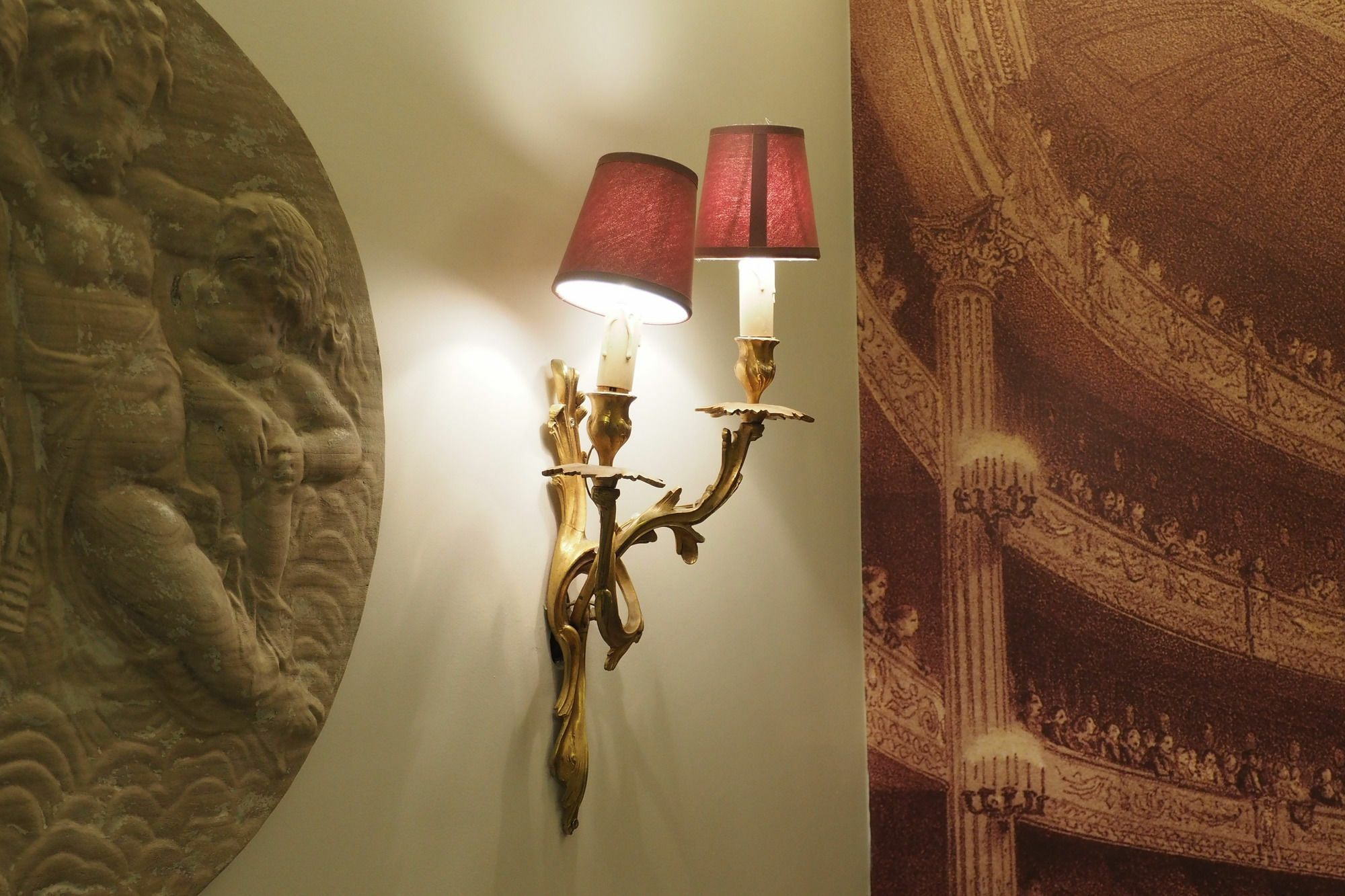 Palais Royal Chicsuites Hotel *