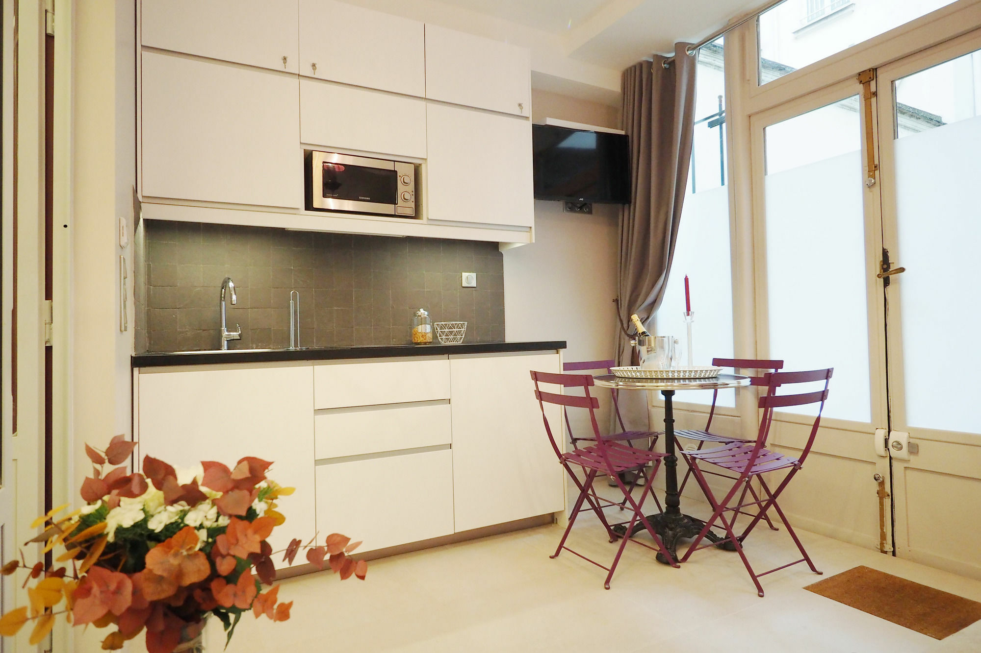 Palais Royal Chicsuites Hotel *