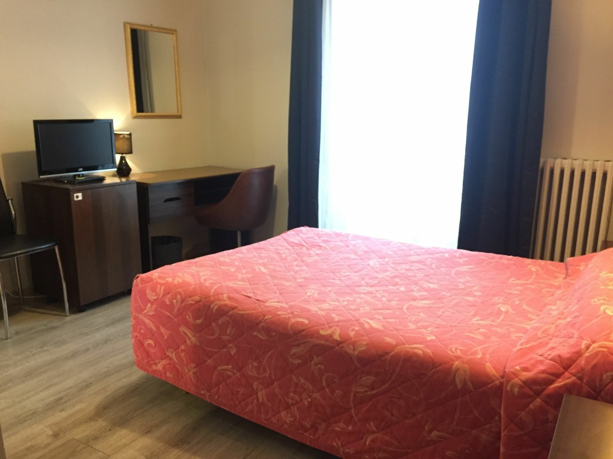 Des Pyrenees - Entre Bastille Et Nation Hotel 2*
