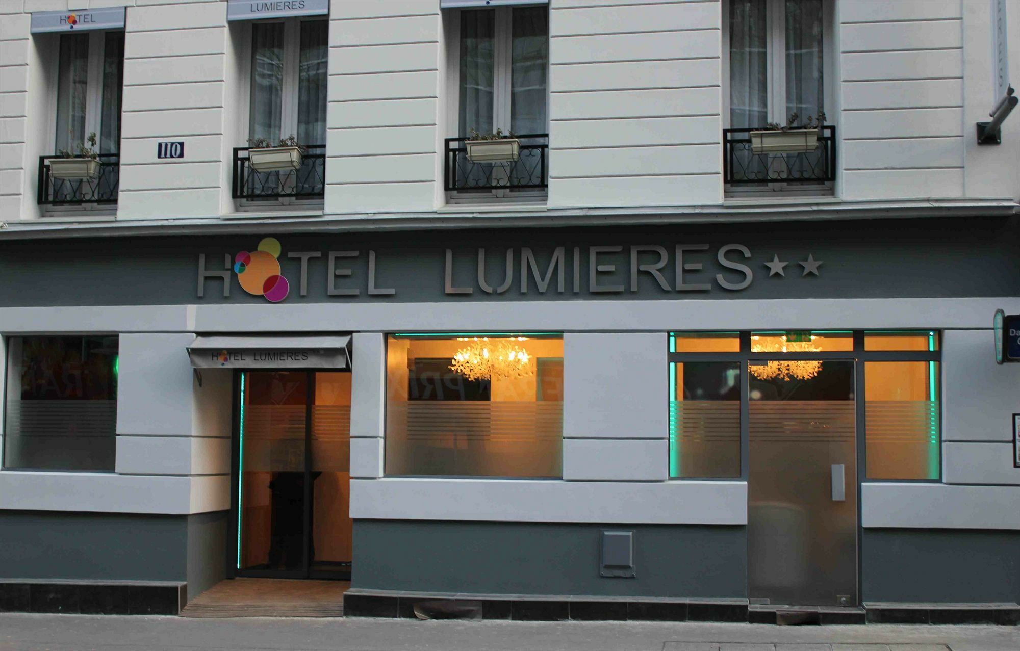 Lumières Montmartre Hotel Paris