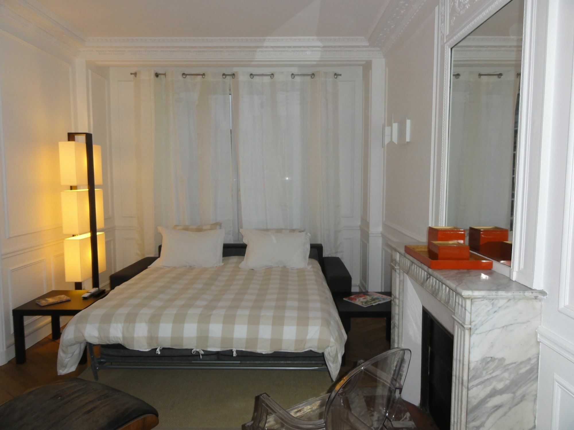 Authentic Tour Eiffel Apartment Paris