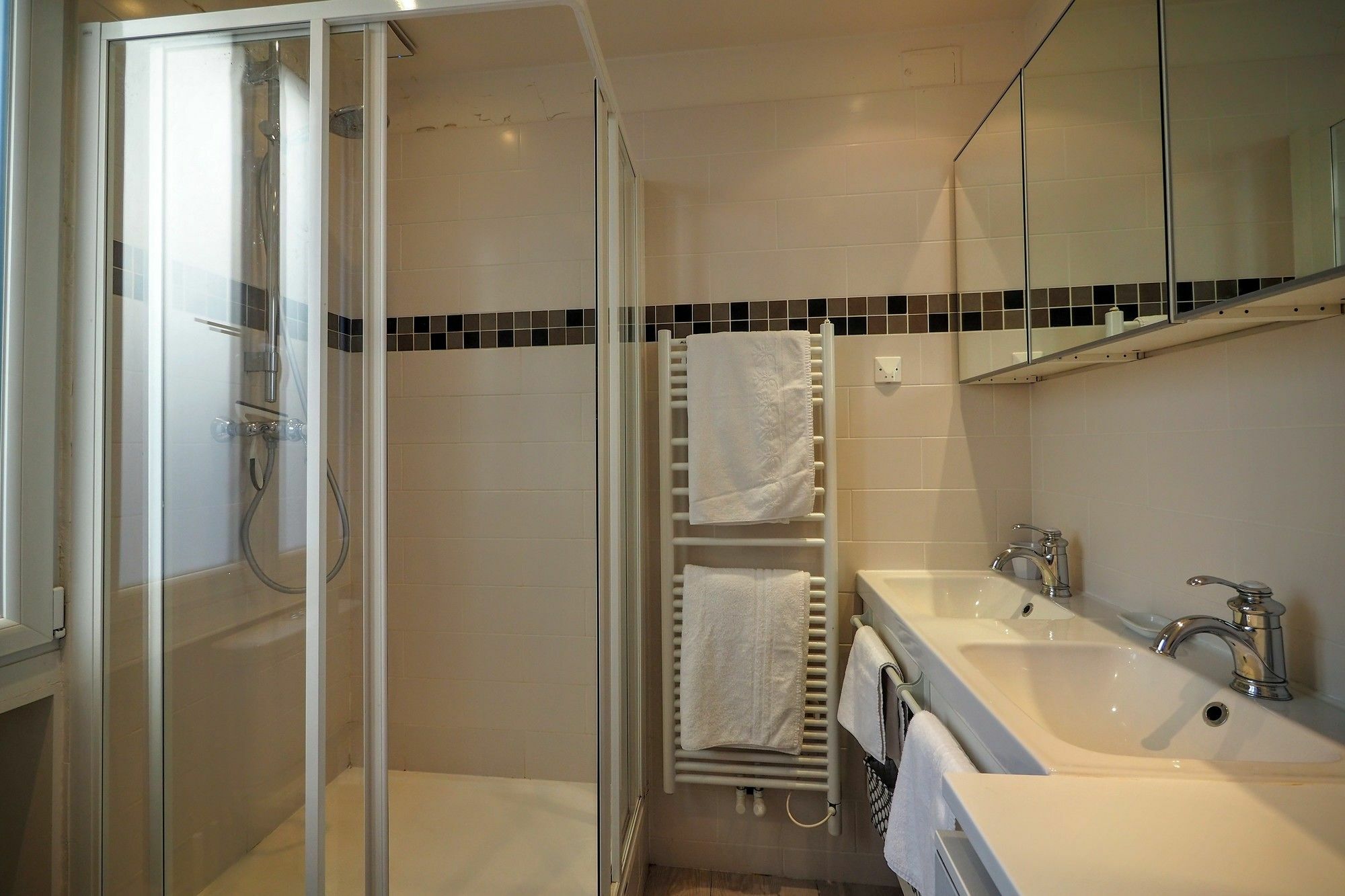 Chambre D Hote : Louvre Elegant Apt Suite