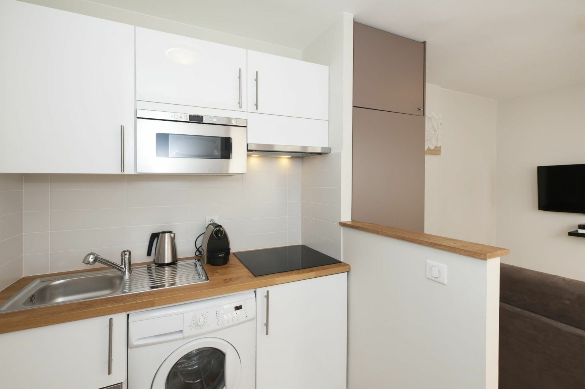 Yuna Blanche - Serviced Apartment
