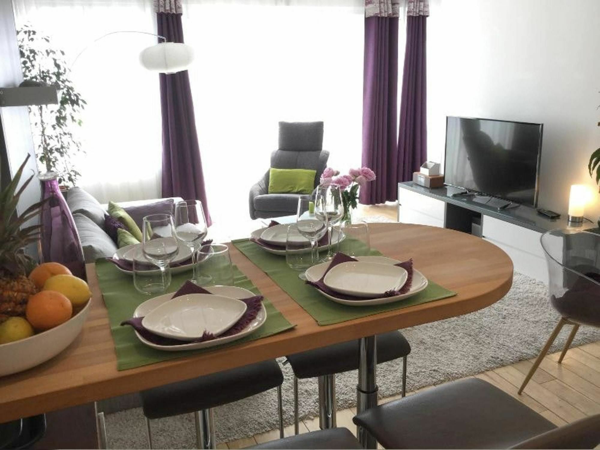 With One Bedroom In Paris, With Wonderful View, Furnish Apartment *