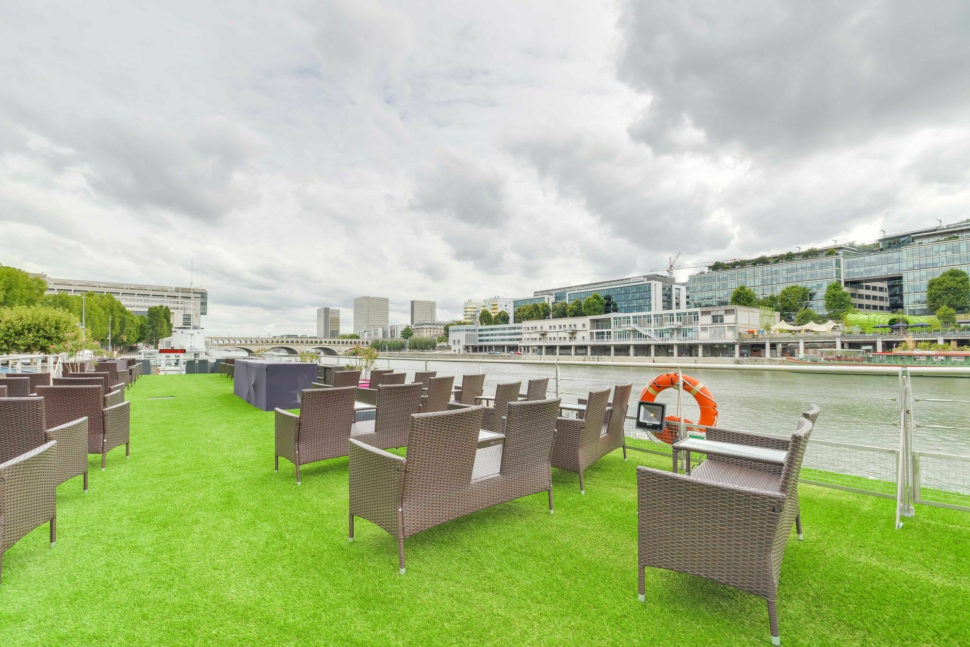 Vip Yacht & Hotel Paris