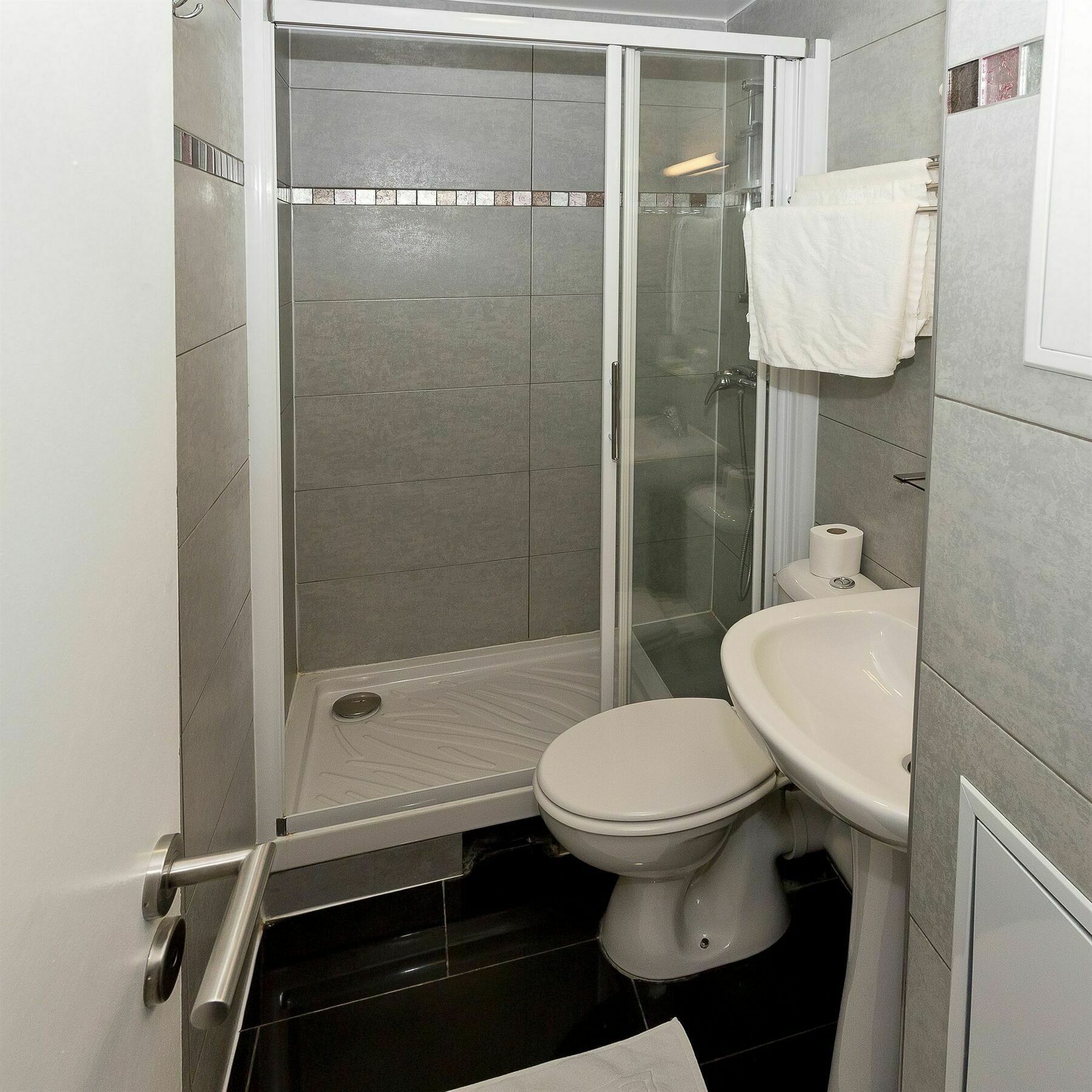 Hipotel Père-lachaise République Hotel 3*