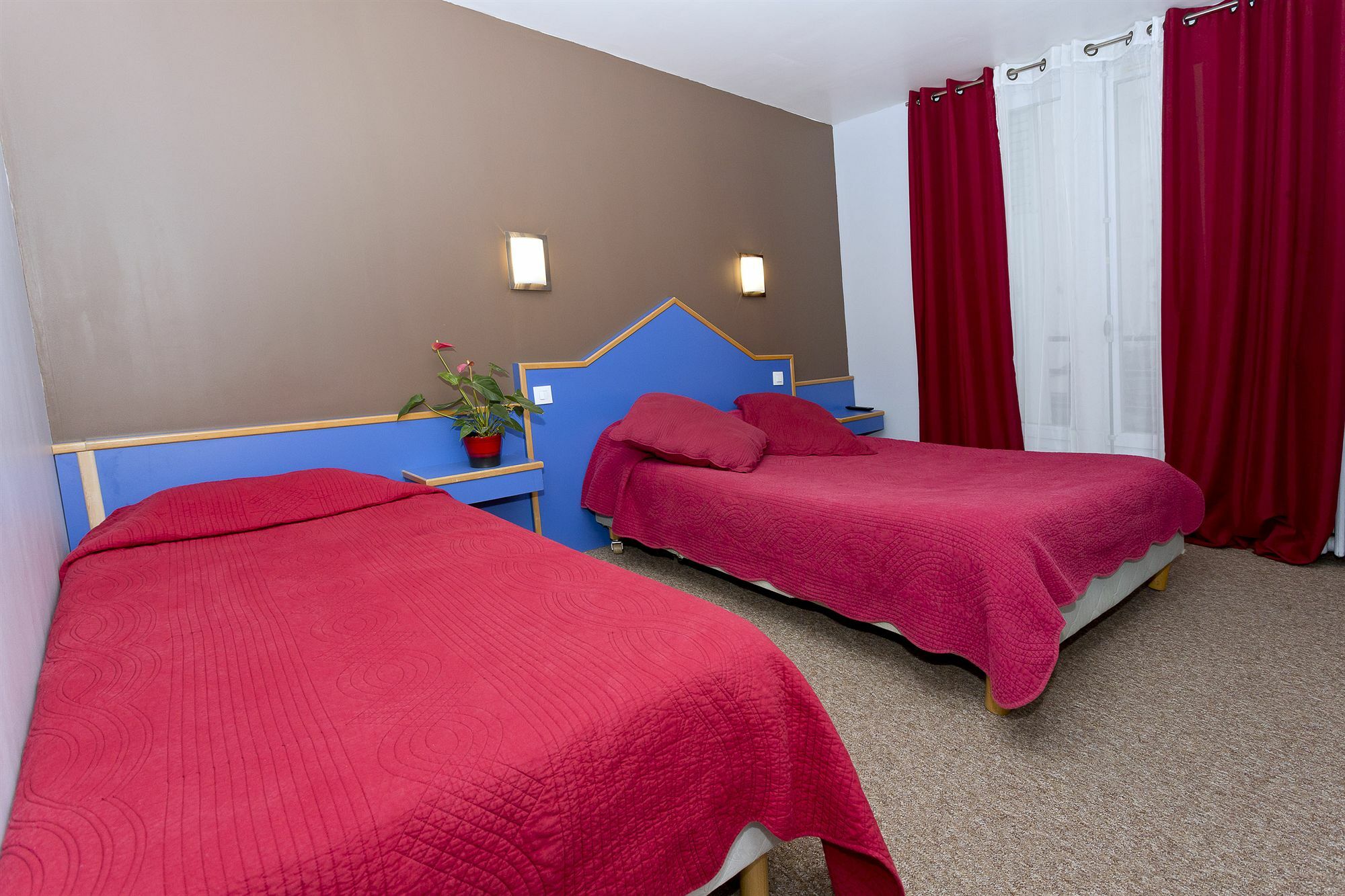 Hipotel Père-lachaise République Hotel 3*