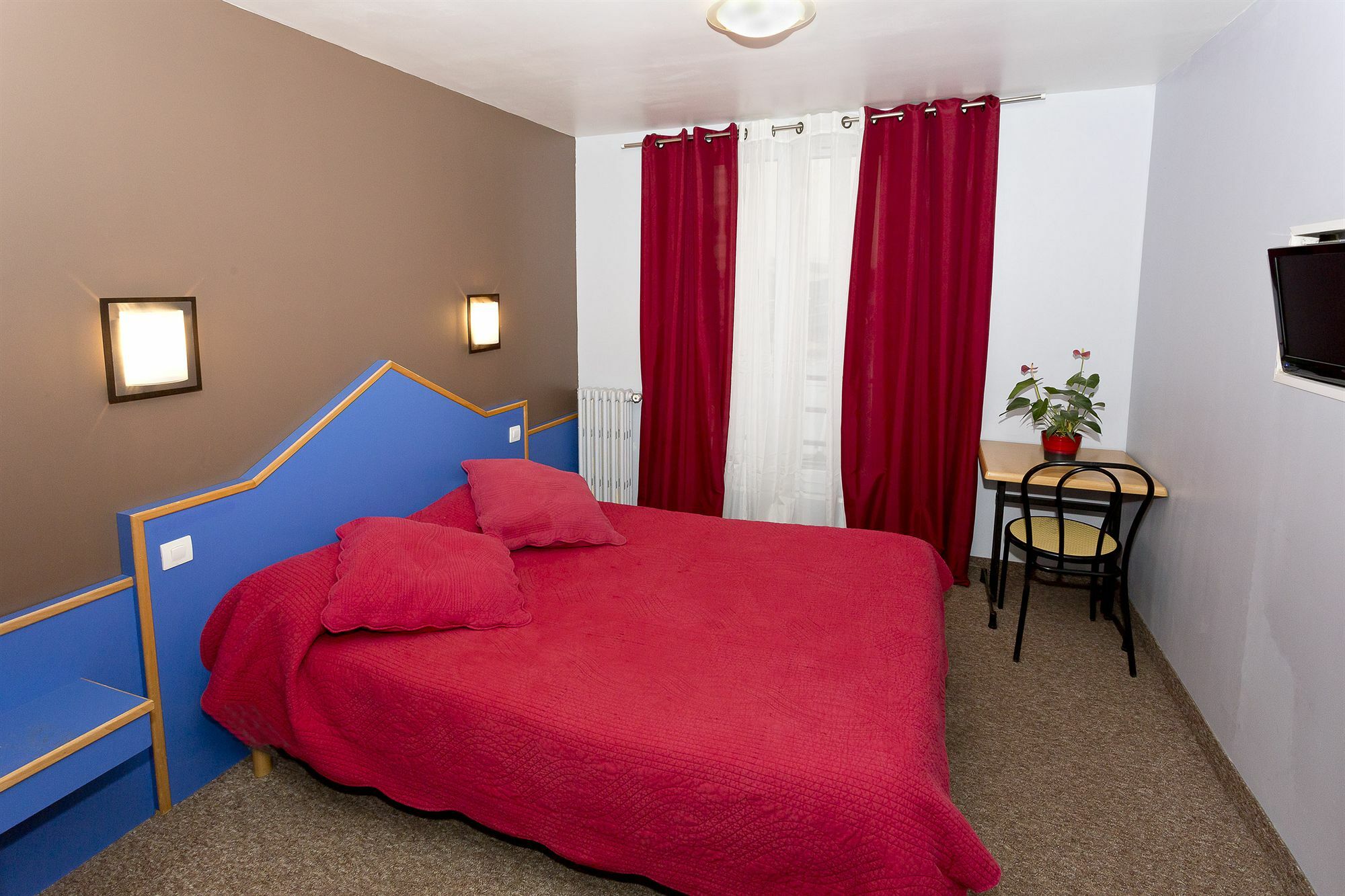 Hotel Hipotel Père-lachaise République 3*