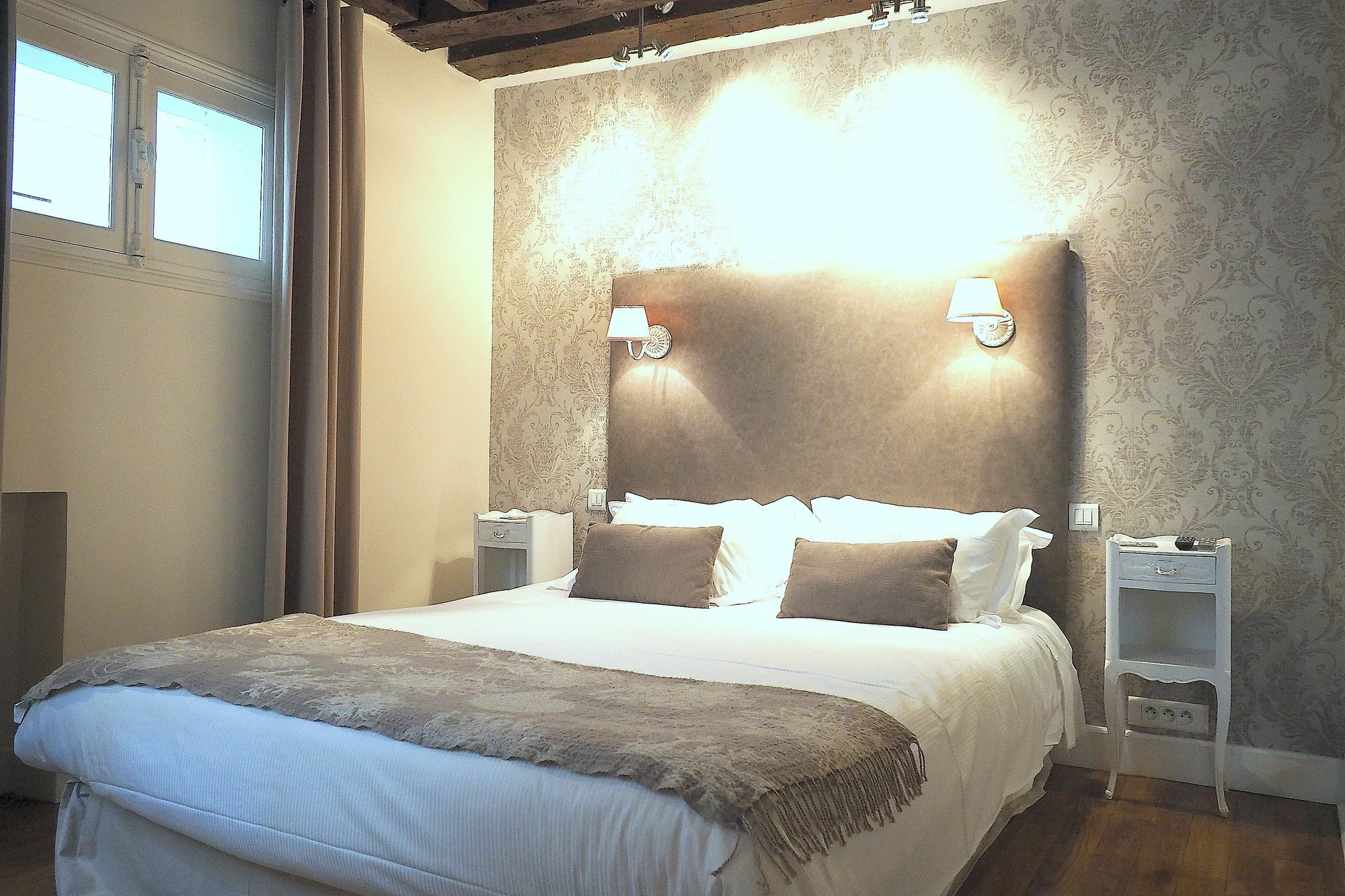 Louvre Parisian Chicsuites Paris