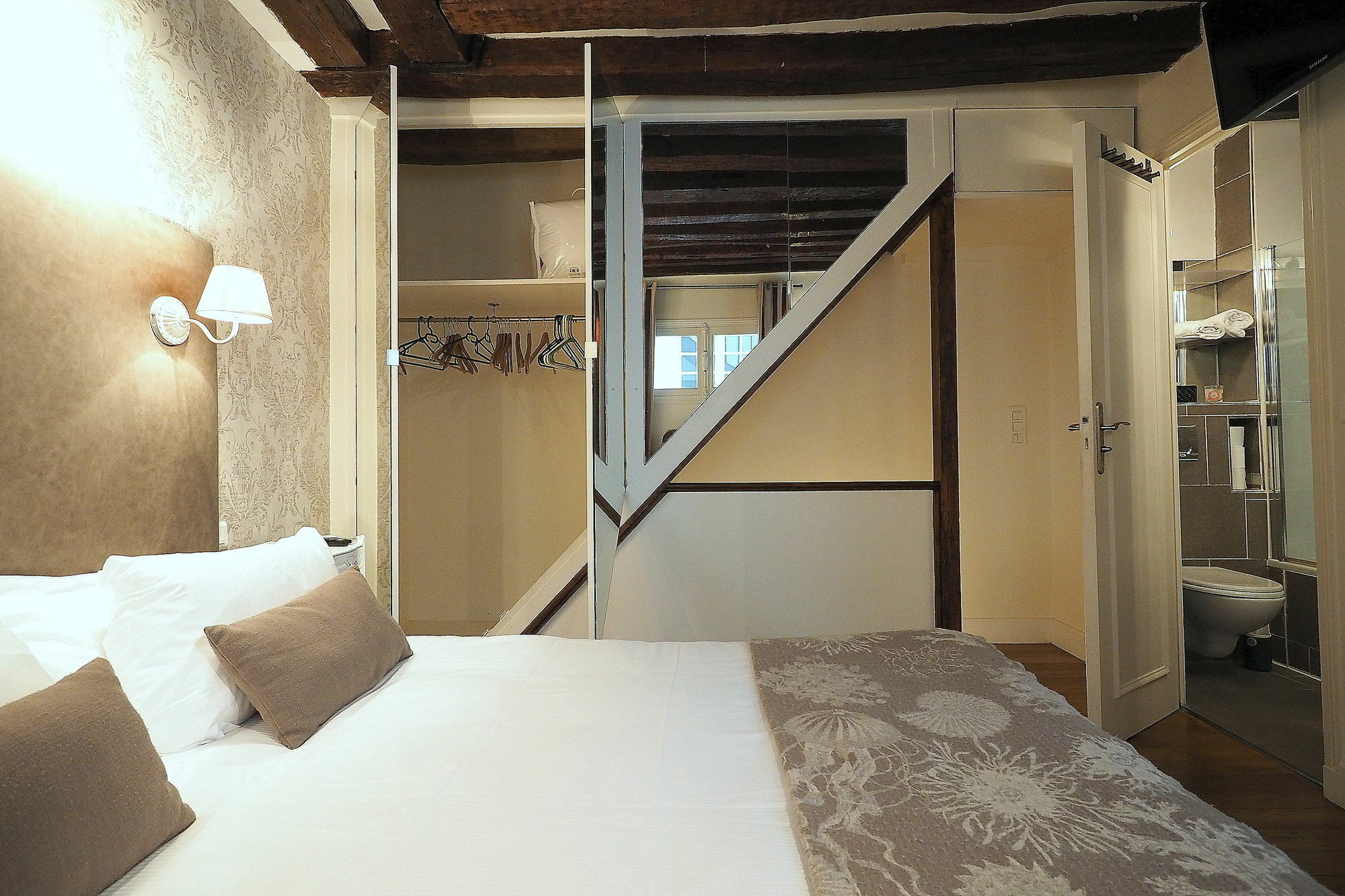 Apartment Louvre Parisian Chicsuites *