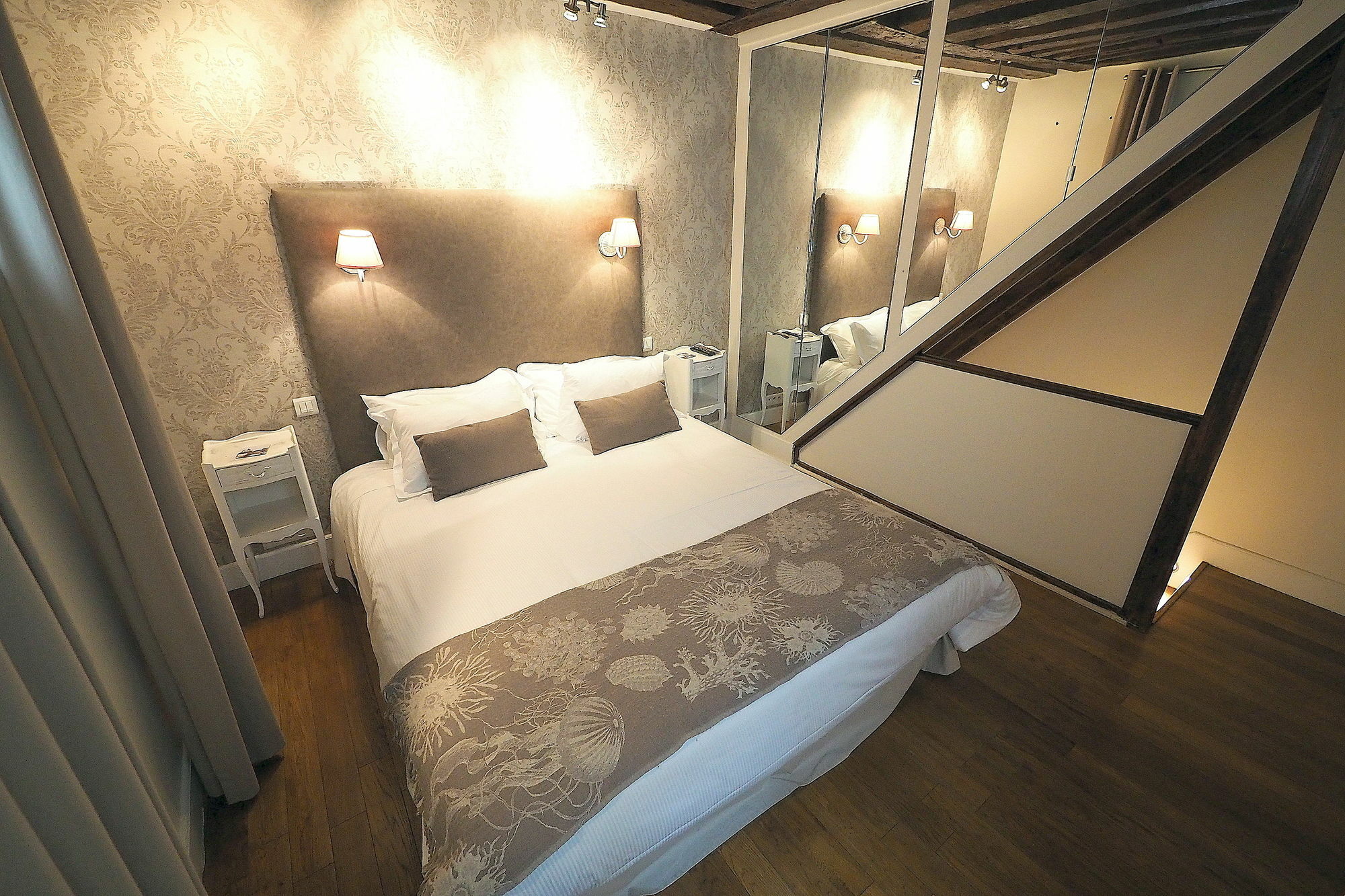 Louvre Parisian Chicsuites