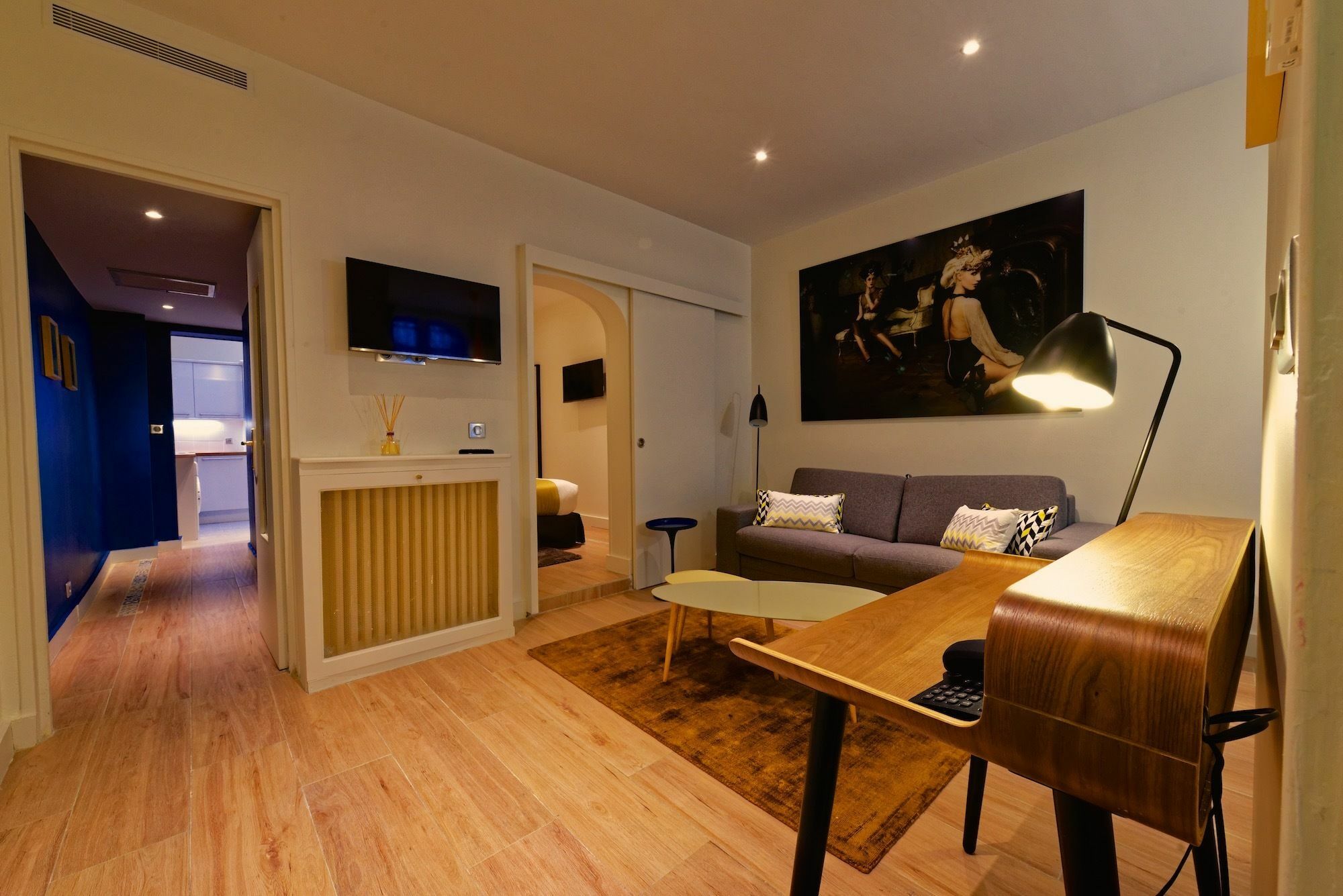 De La Gaite Hotel