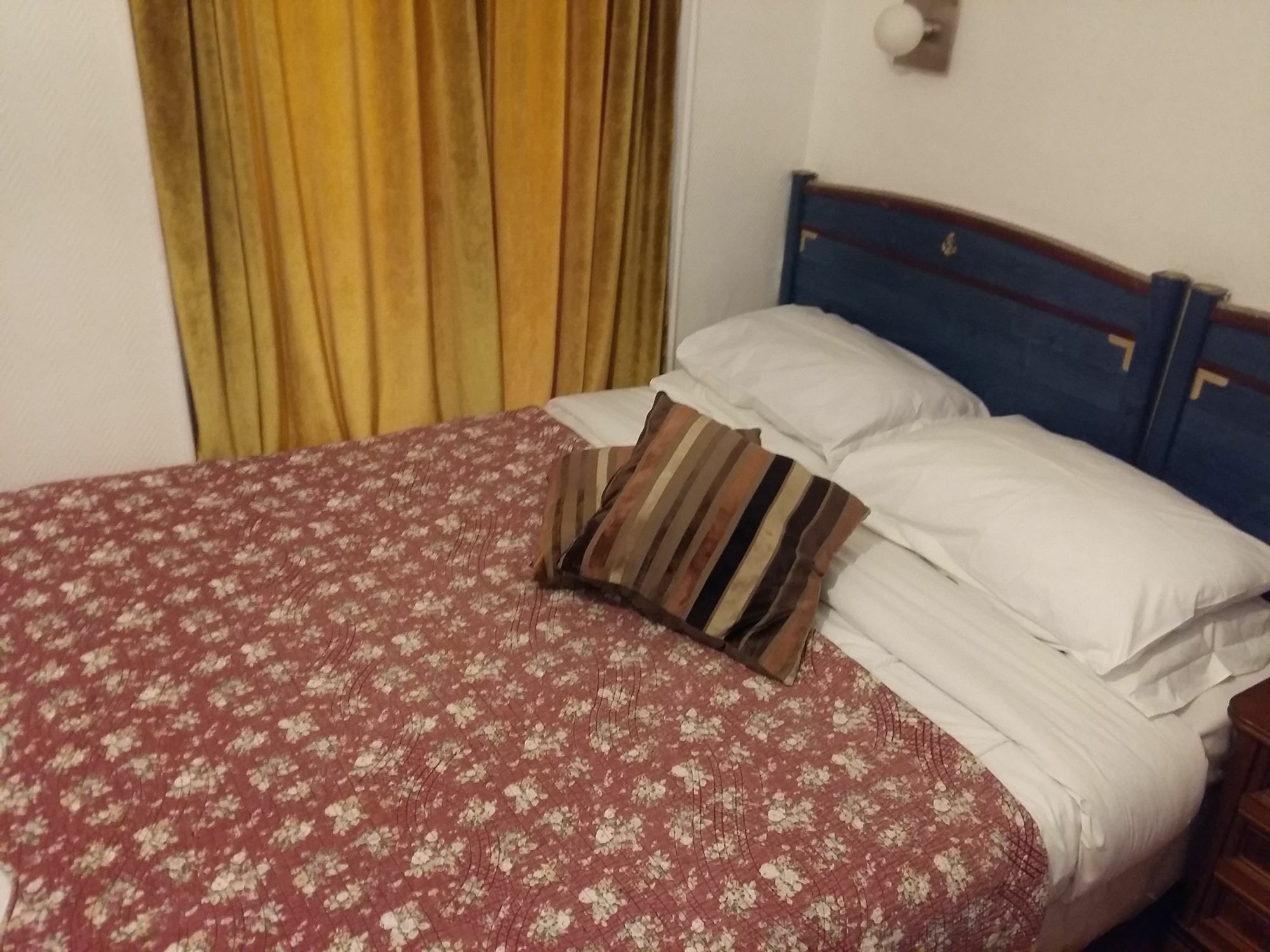 Du Métro Hotel 3*