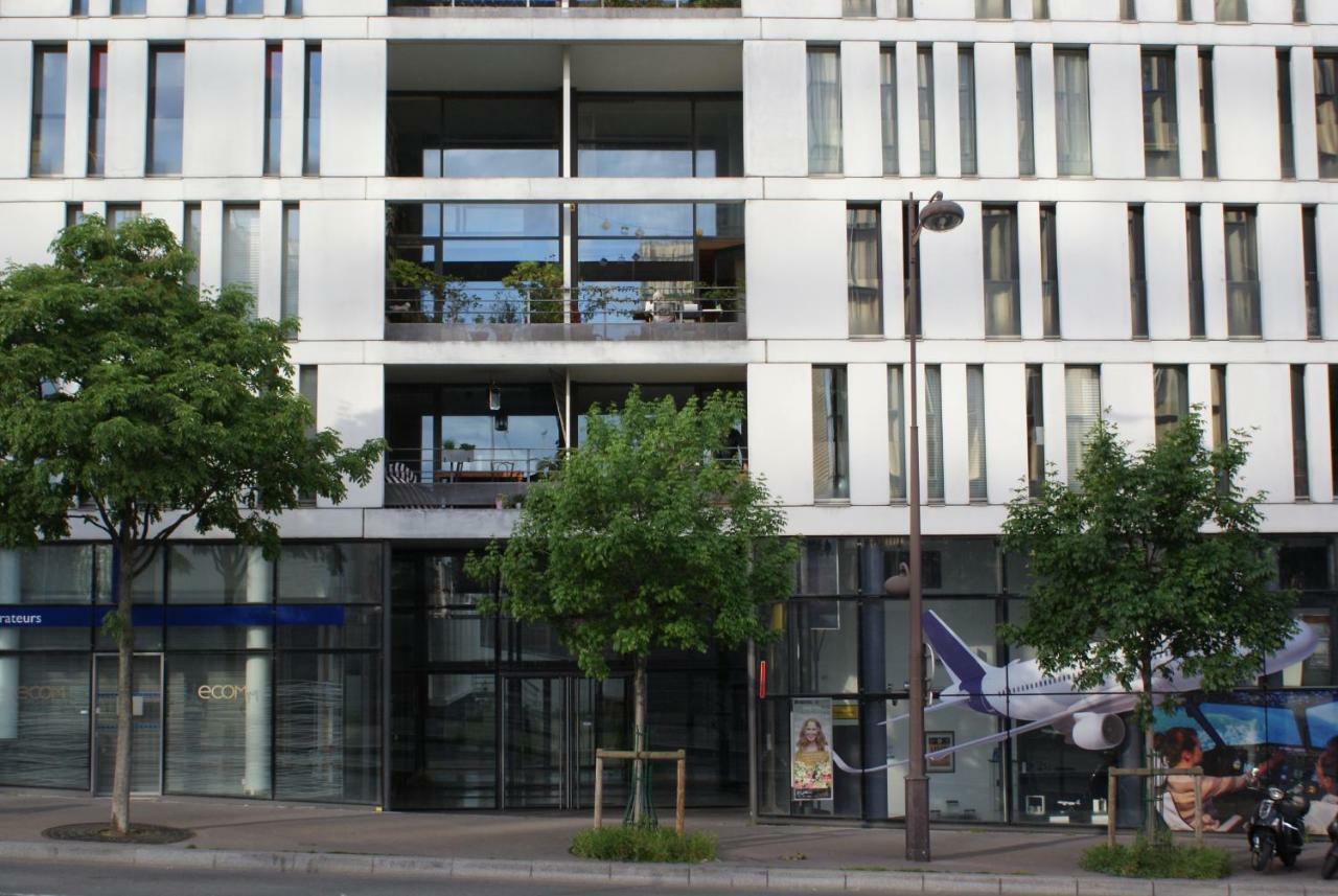 Apartment Seine Front / Lib. F.mitterrand *