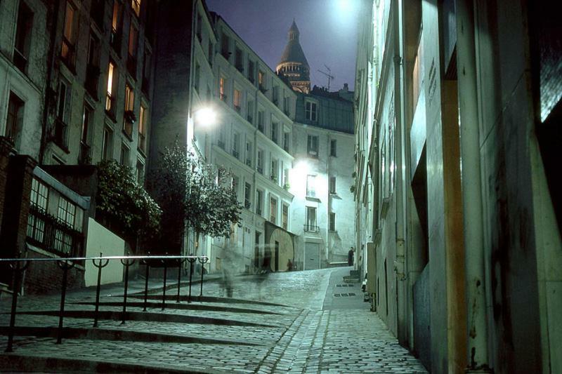 Large & Bright Apartment, Paris, Montmartre-opera, Picturesque Rue Des Martyrs Apartment