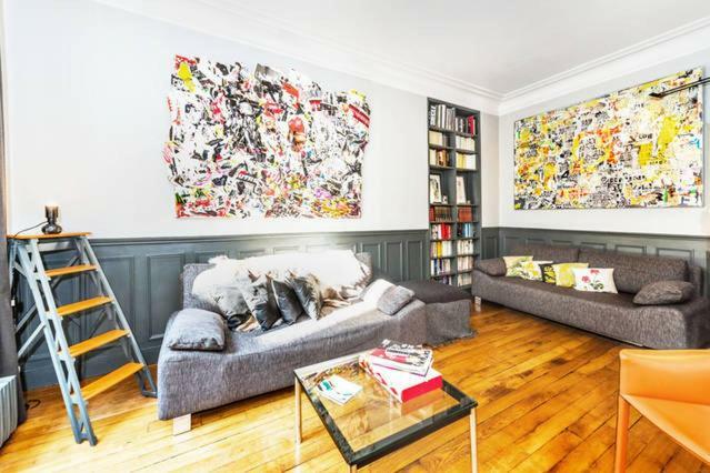 Large & Bright Apartment, Paris, Montmartre-opera, Picturesque Rue Des Martyrs Apartment
