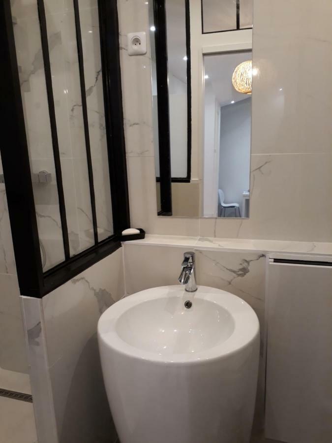 Appartement Studio Sur La Butte Montmartre