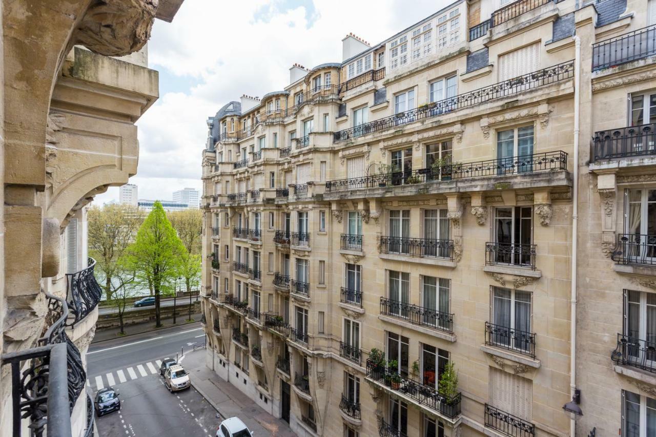 Cmg Premium Tour Eiffel Iv Paris