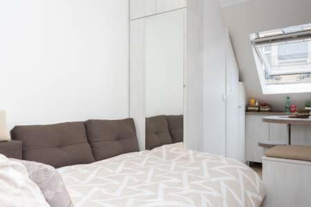 Apartment *** Champs Elysees Studio