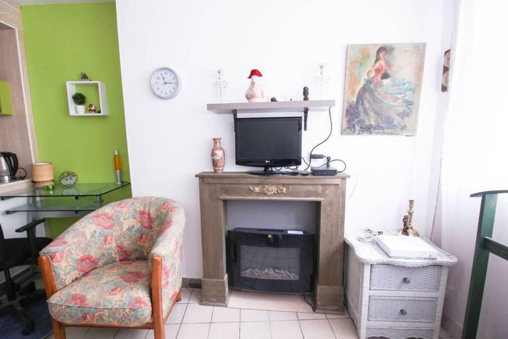 Apartment Pigalle: Cozy Parisian Retreat In Montmartre *