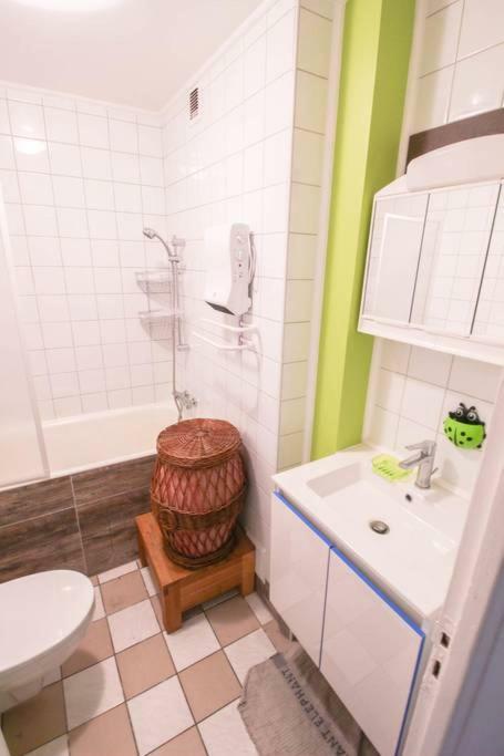 Apartment Pigalle: Cozy Parisian Retreat In Montmartre