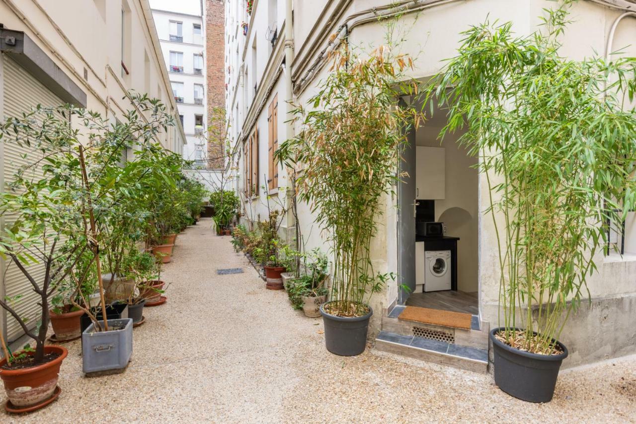 Elegant And Cosy 2/3 - Heart Of Paris