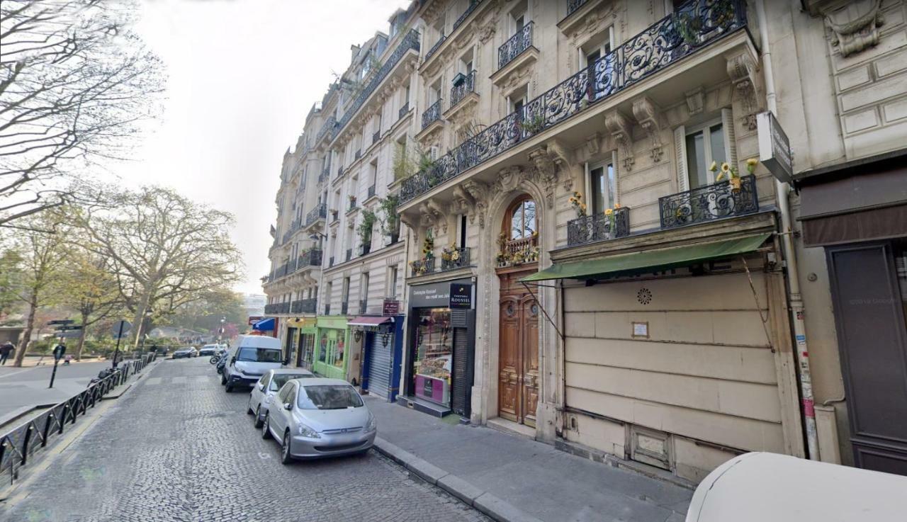 Very Large Private With Own Bathroom, In Montmartre * Paris