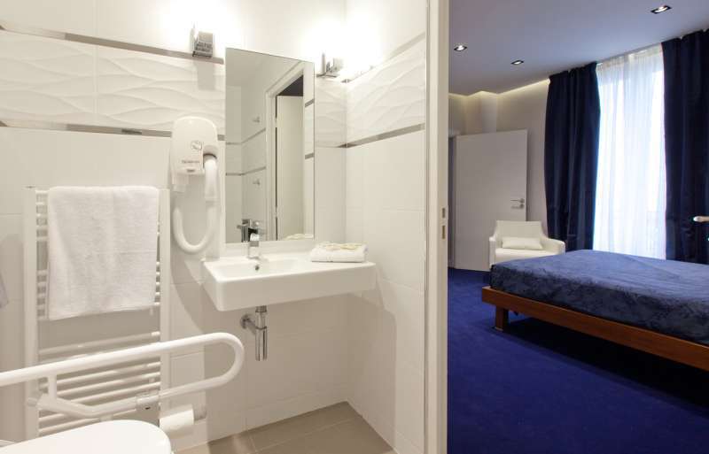 Ambassadeur Hotel 3*