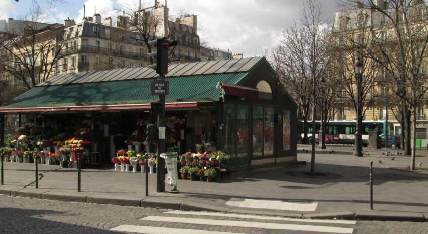 Little Boudoir Of Champs-elysees *