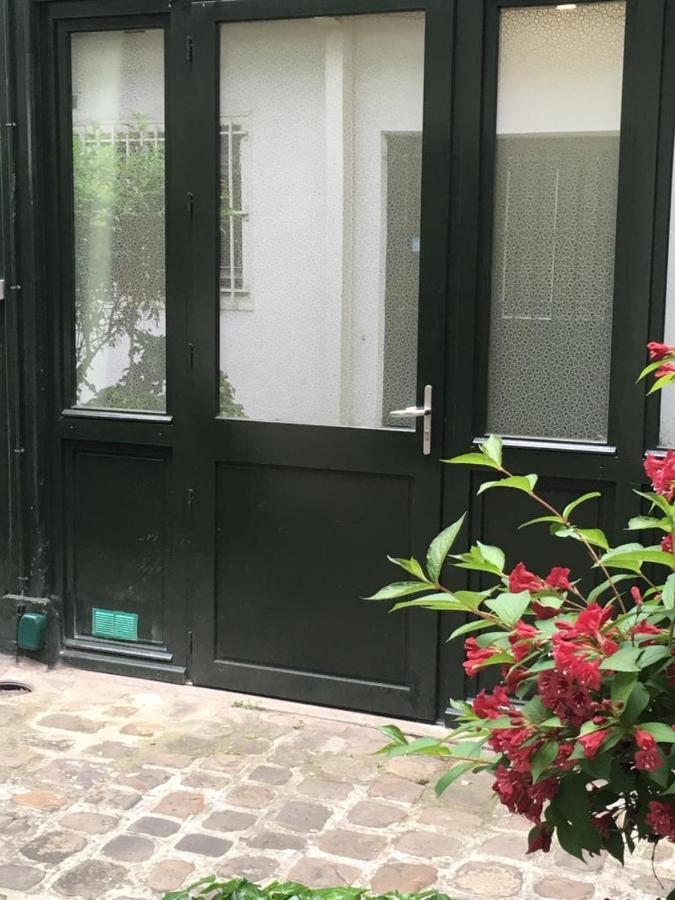 Little Boudoir Of Champs-elysees Apartment *