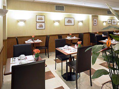 Mercure Arc De Triomphe Wagram Paris